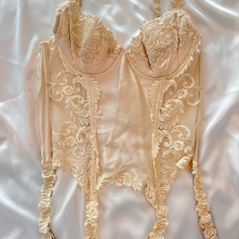 La Perla Gold label Elegant Cream Lace Bustier with garters
